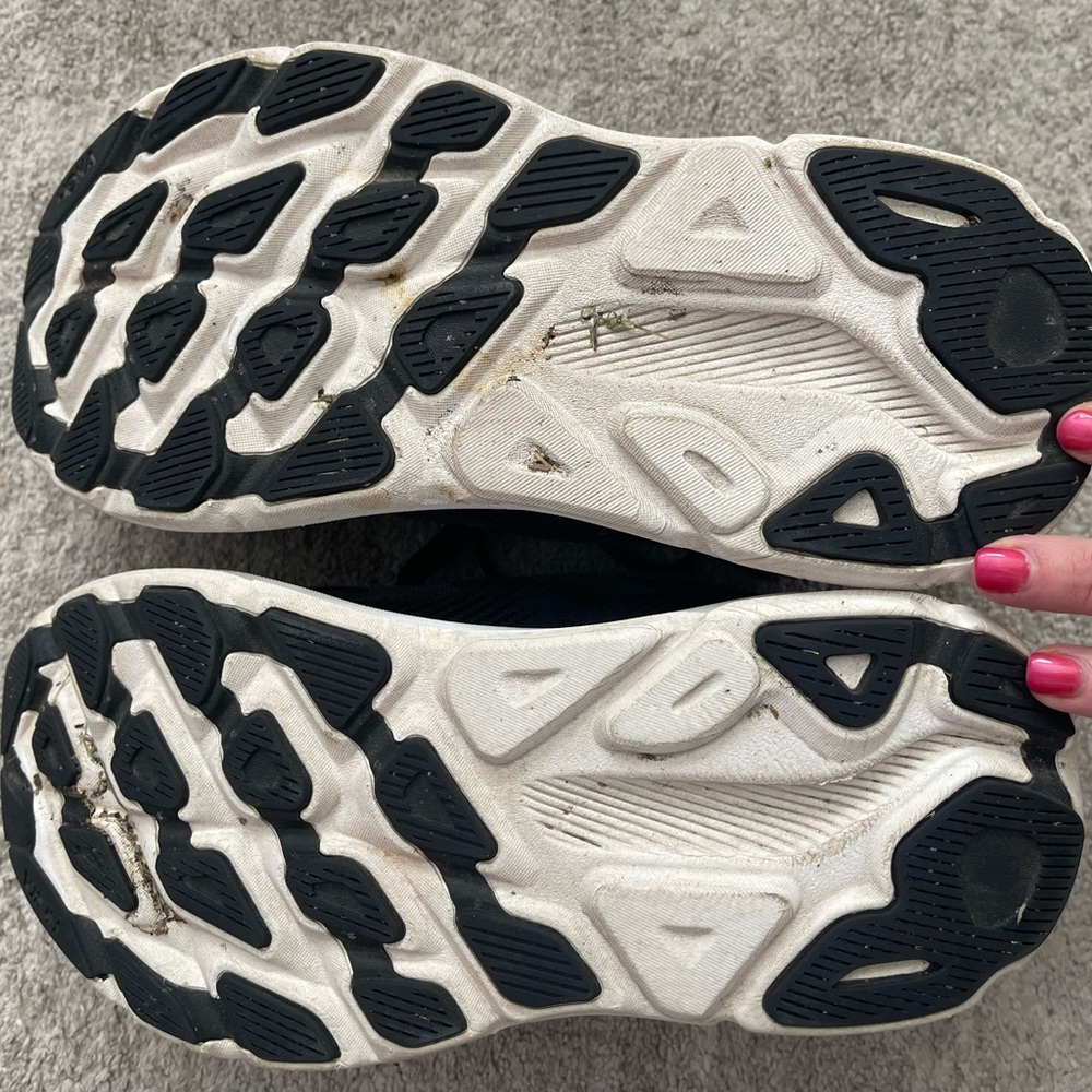Hoka Clifton 9 Black Athletic Shoes - Picture 4 of 5